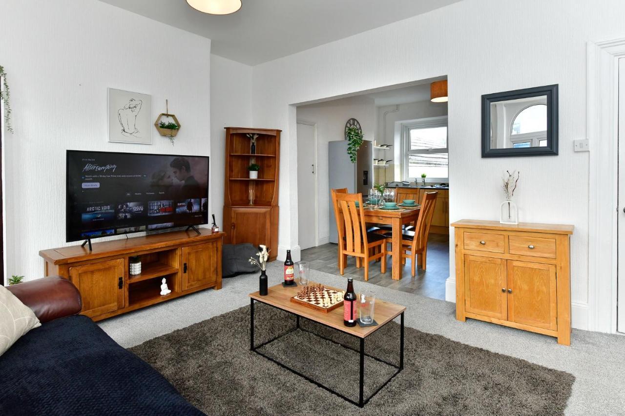 Spacious 2 Bedroom Apartment In The Heart Mumbles Exterior foto